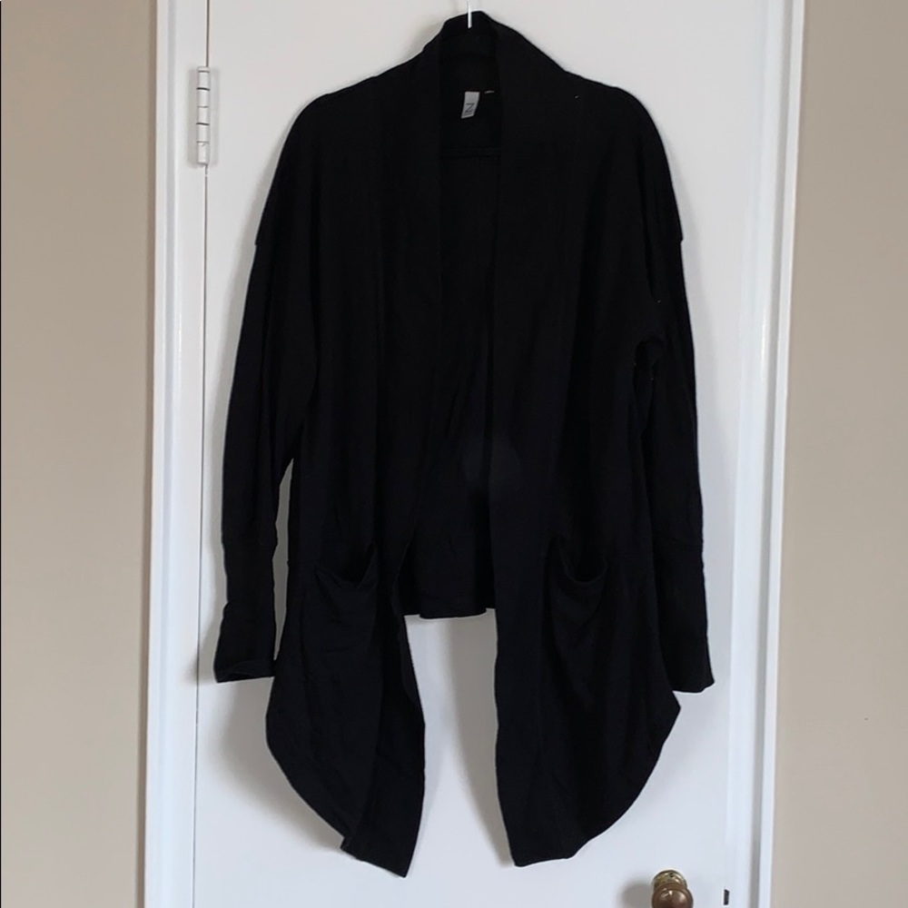 Zella high low black cardigan L